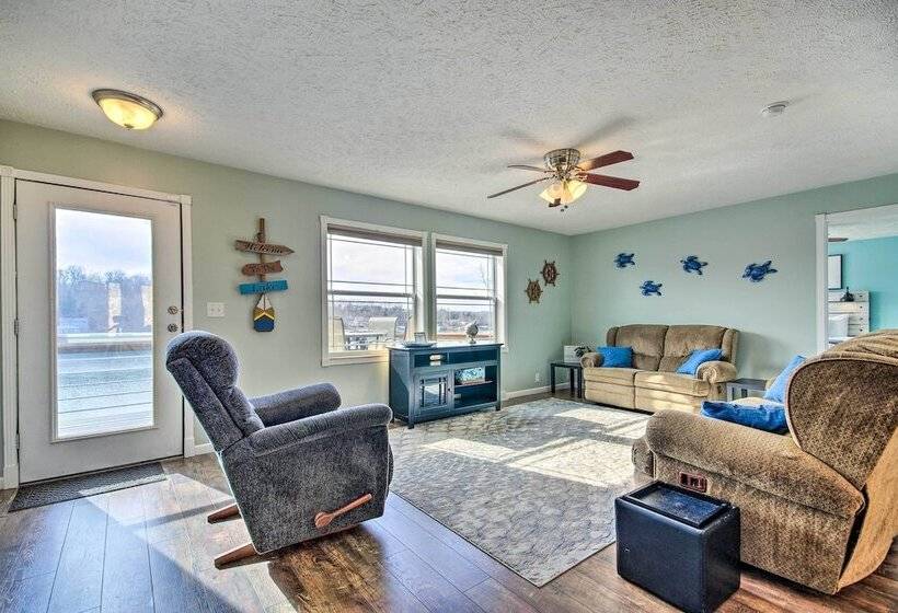 Gravois Mills Home: Boating Vacation!