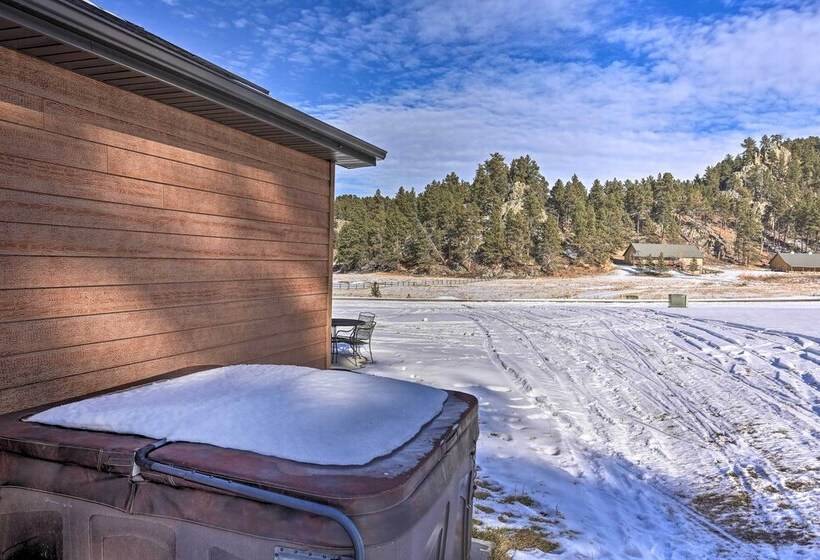 Hakuna Matata Cabin    11 Mi To Mt Rushmore!