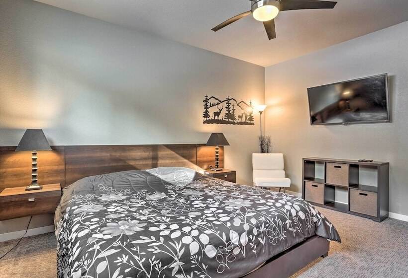 Hakuna Matata Cabin    11 Mi To Mt Rushmore!