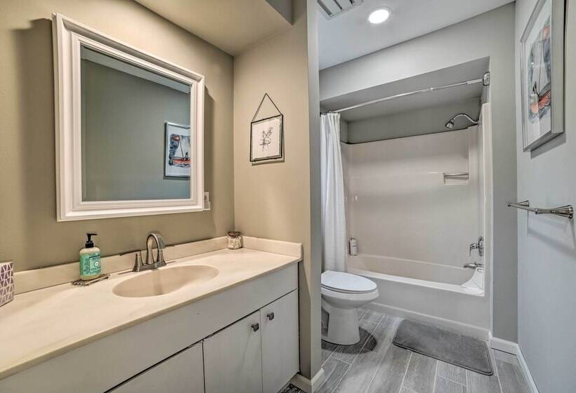 Harbor Springs Retreat ~ 5 Mi To Downtown & Beach!