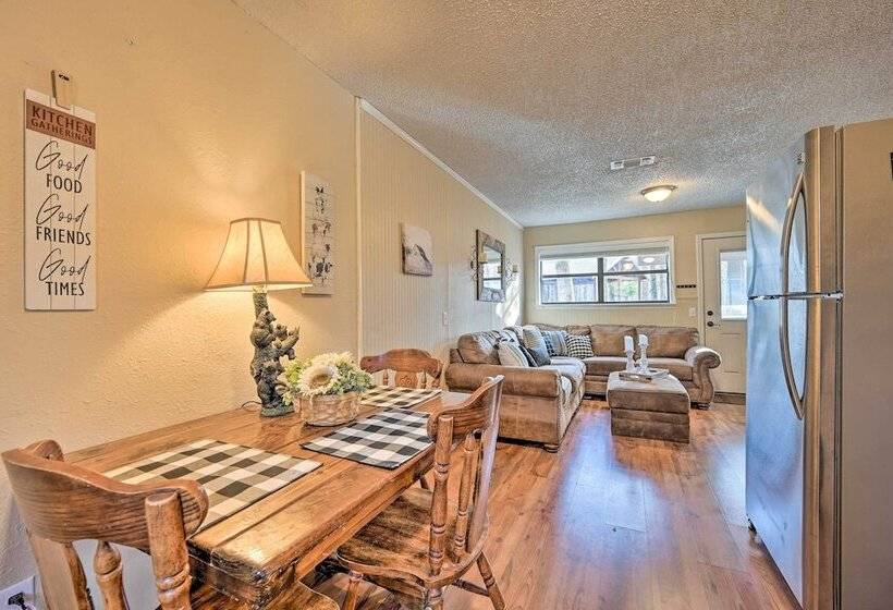 Hidden Oaks  Broken Bow Vacation Rental, Pets Ok!