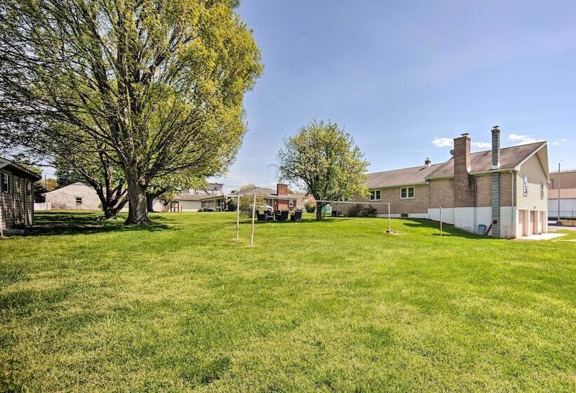 Hideaway In Hershey By The Railroad W/ Backyard!