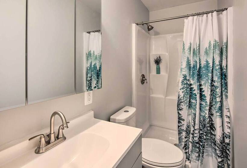 Hideaway In Hershey By The Railroad W/ Backyard!