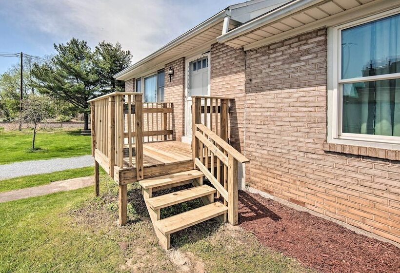 Hideaway In Hershey By The Railroad W/ Backyard!
