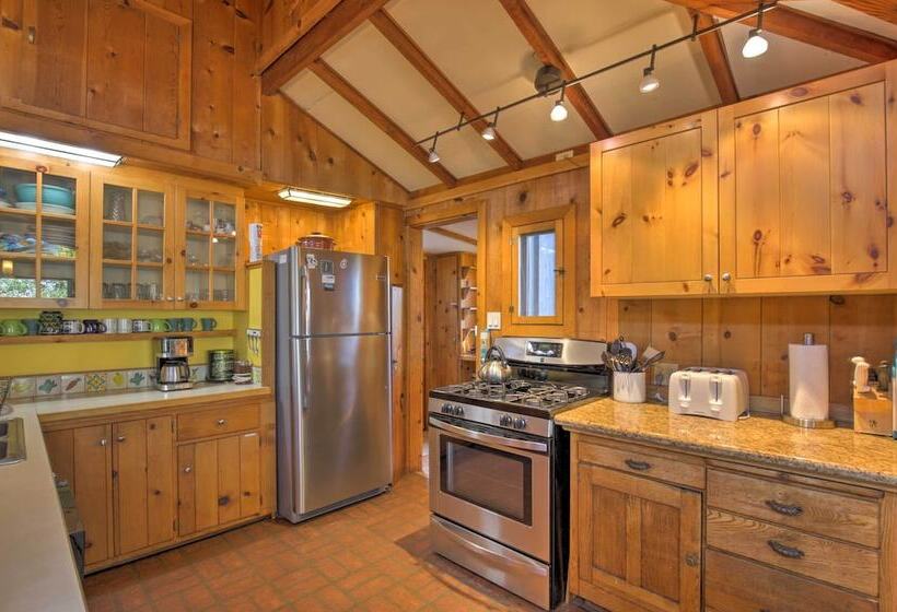 Hillside Home W/ Deck & Views Of Tomales Bay!