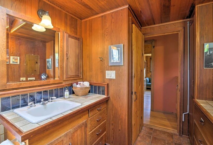 Hillside Home W/ Deck & Views Of Tomales Bay!