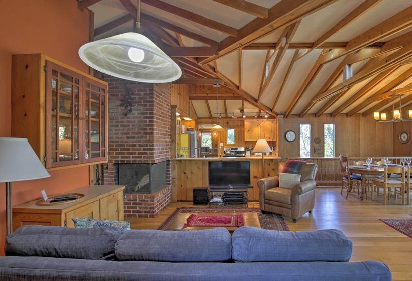 Hillside Home W/ Deck & Views Of Tomales Bay!