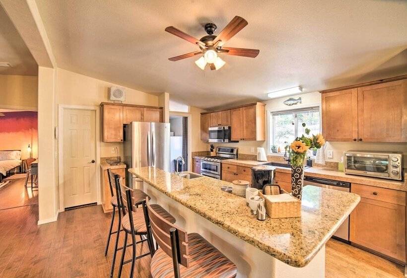 Hilltop Hideout  W/ Peaceful Mountain Views