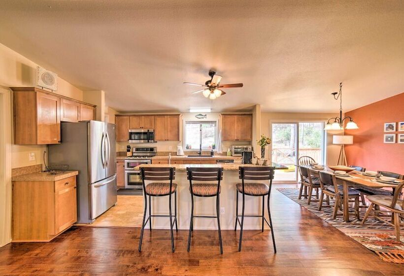 Hilltop Hideout  W/ Peaceful Mountain Views