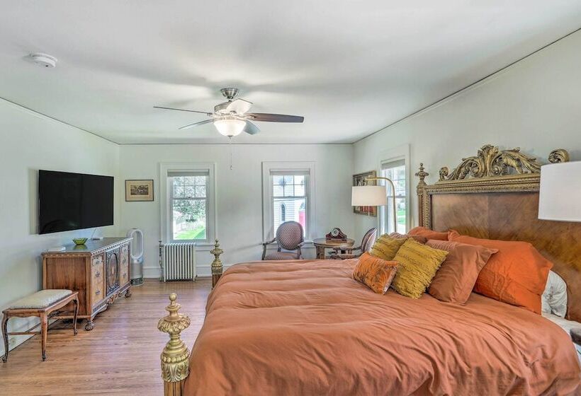 Historic Illinois Home Near Mississippi River