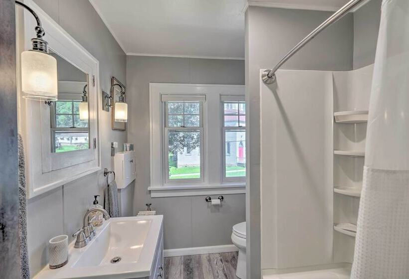 Historic Illinois Home Near Mississippi River