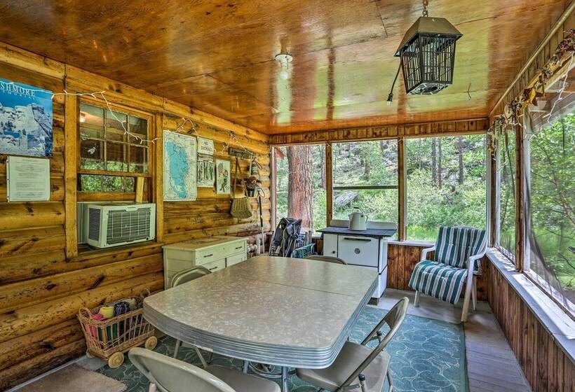 Historic Keystone Cabin Near Mount Rushmore!