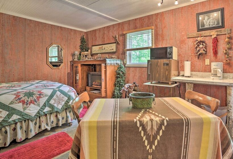 Historic Keystone Cabin Near Mount Rushmore!