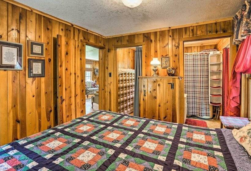 Historic Keystone Cabin Near Mount Rushmore!