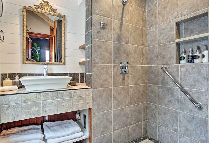 Historic Michigan Farmhouse W/ Grill & Fire Pit!