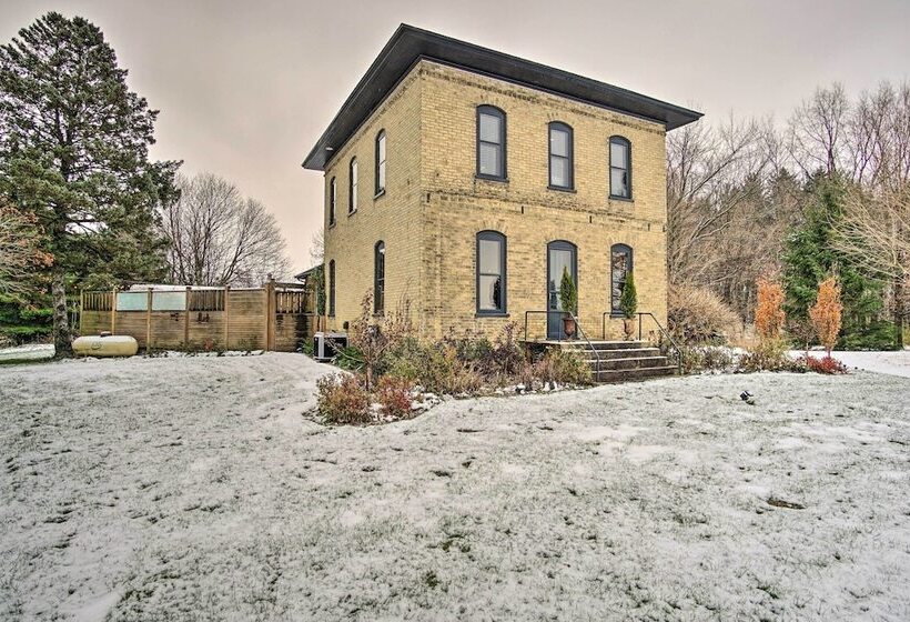 Historic Michigan Farmhouse W/ Grill & Fire Pit!