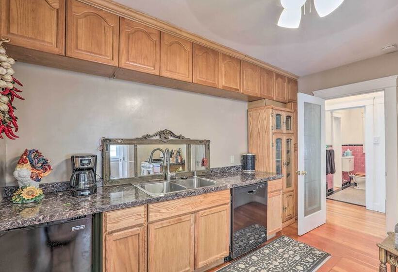 1 Mi To Casinos: Historic Reno Home On Riverwalk