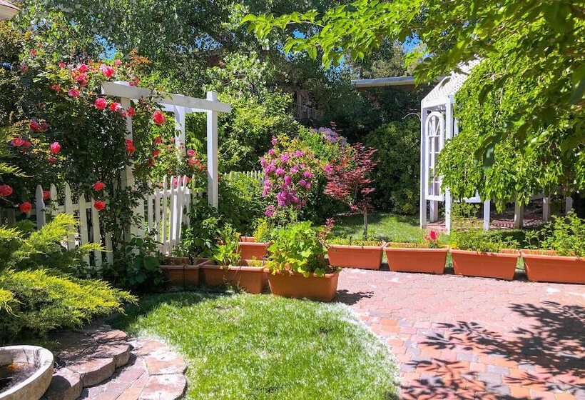 1 Mi To Casinos: Historic Reno Home On Riverwalk