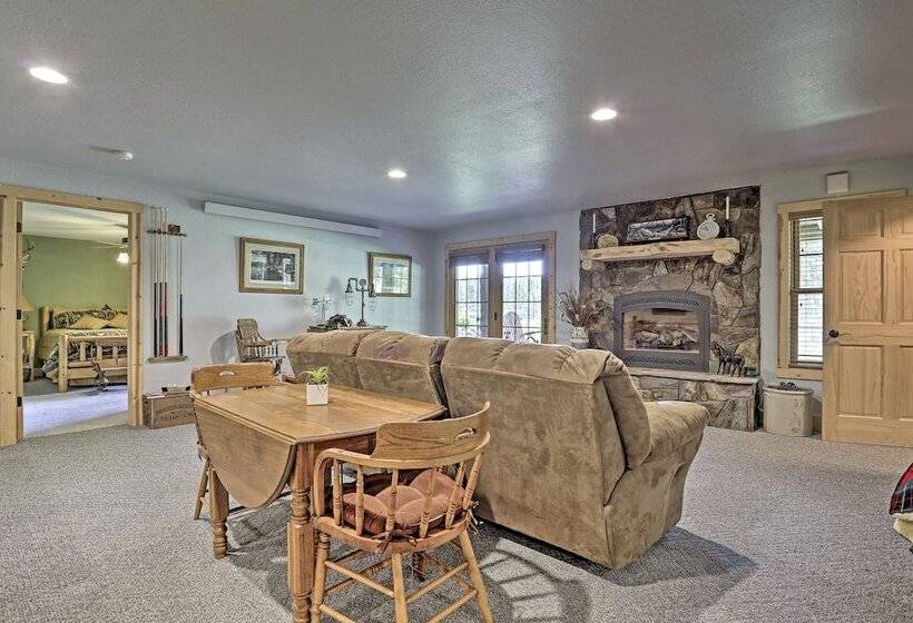 Black Hills Cabin: Hot Tub, Fishing Pond & Deck