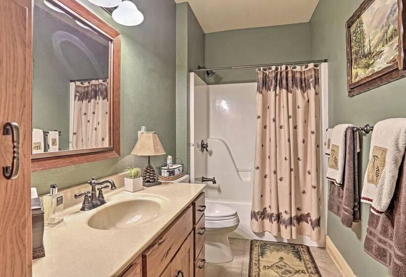 Black Hills Cabin: Hot Tub, Fishing Pond & Deck