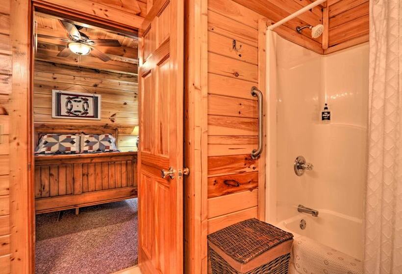 Homey Sevierville Cabin W/ Deck Near Pigeon Forge!