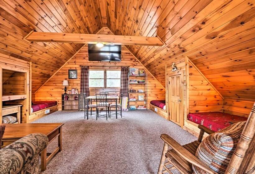 Homey Sevierville Cabin W/ Deck Near Pigeon Forge!