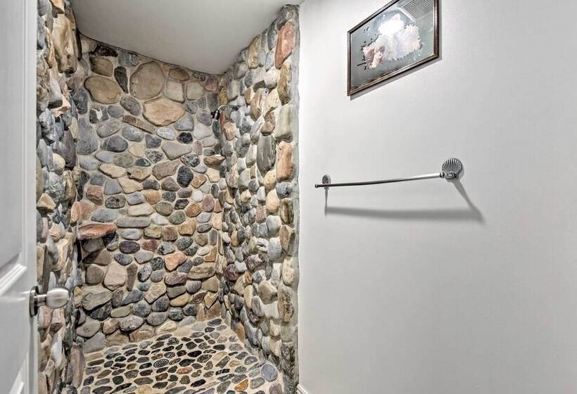 Huge Preston Cabin W/ Game Room & Mountain Views!