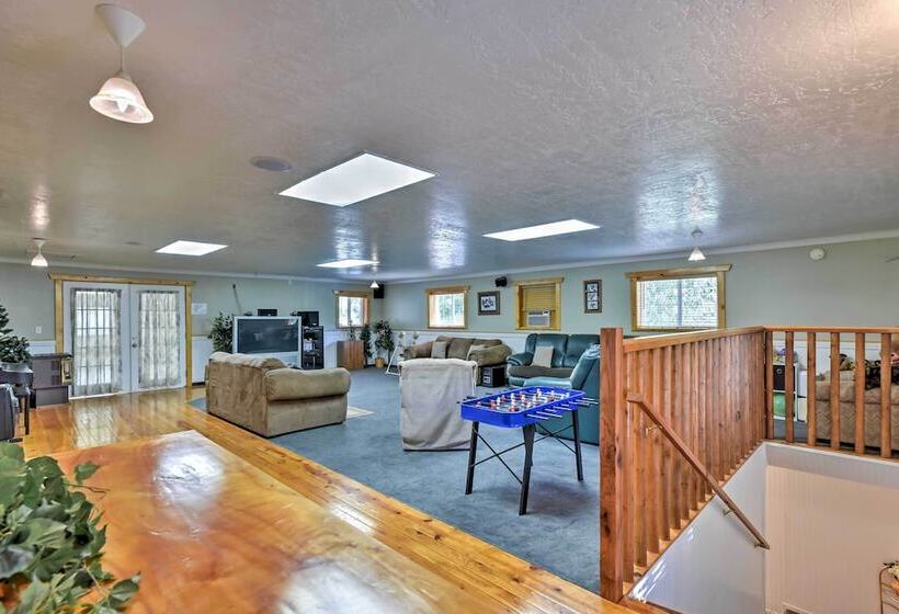 Huge Preston Cabin W/ Game Room & Mountain Views!