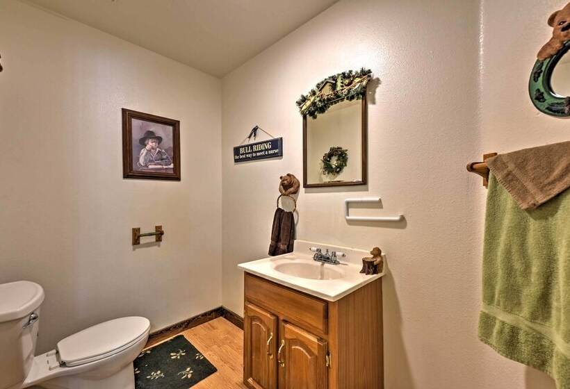 Huge Preston Cabin W/ Game Room & Mountain Views!