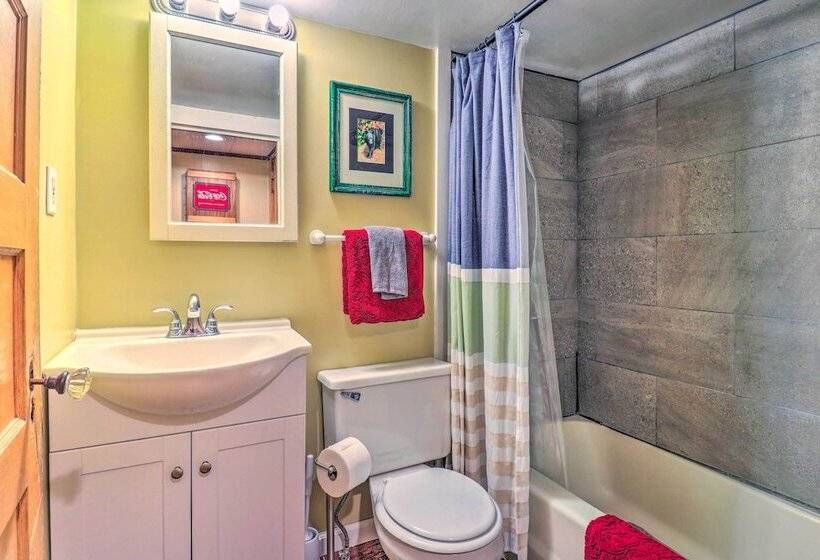 Near Hiking + Dining: Dtwn Sylva Cottage!