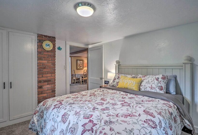 Near Hiking + Dining: Dtwn Sylva Cottage!