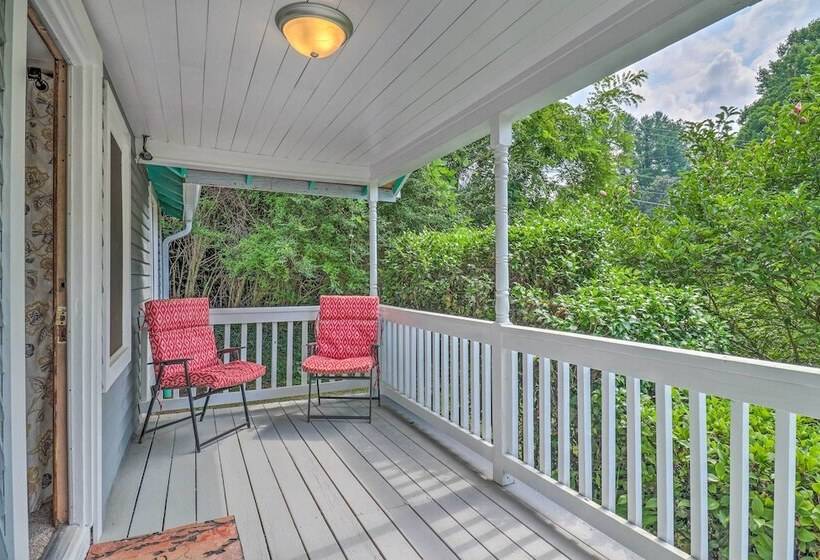 Near Hiking + Dining: Dtwn Sylva Cottage!