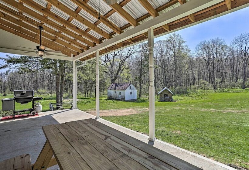 Idyllic Hellertown Cottage W/ Patio & Fire Pit!