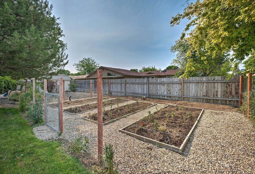 Idyllic Nampa Family Home With Hot Tub & Fire Pit!