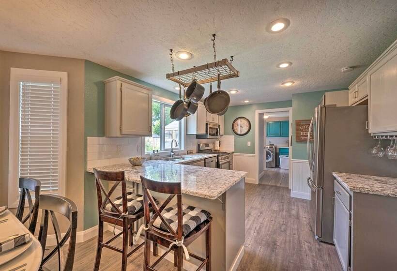 Idyllic Nampa Family Home With Hot Tub & Fire Pit!