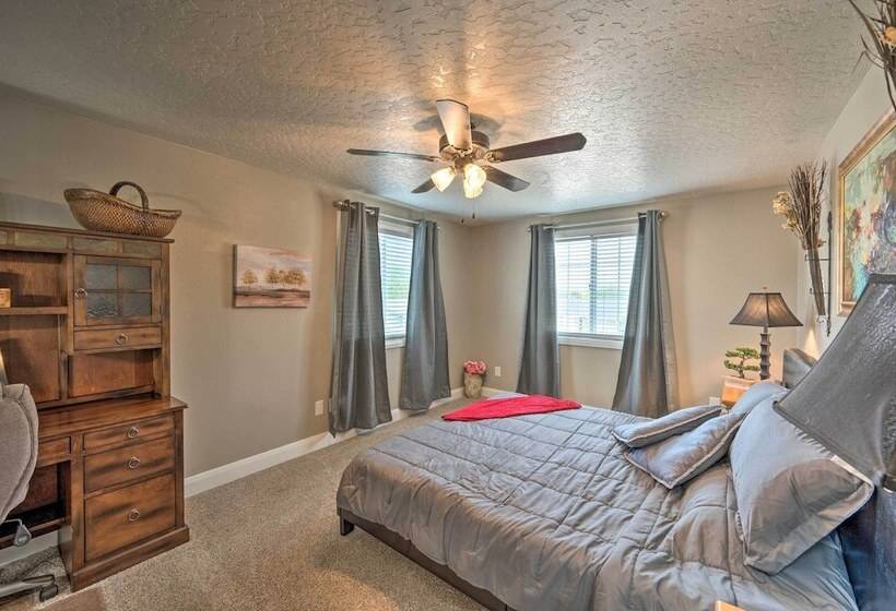 Idyllic Nampa Family Home With Hot Tub & Fire Pit!