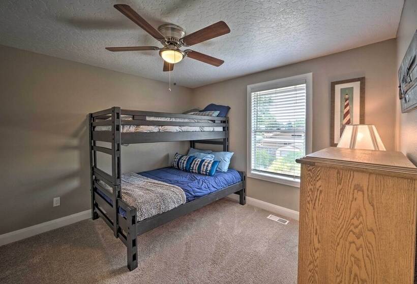 Idyllic Nampa Family Home With Hot Tub & Fire Pit!