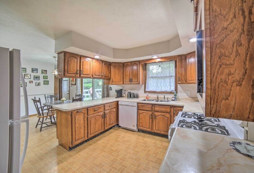 Indiana Countryside Retreat On 37 Acre Land!