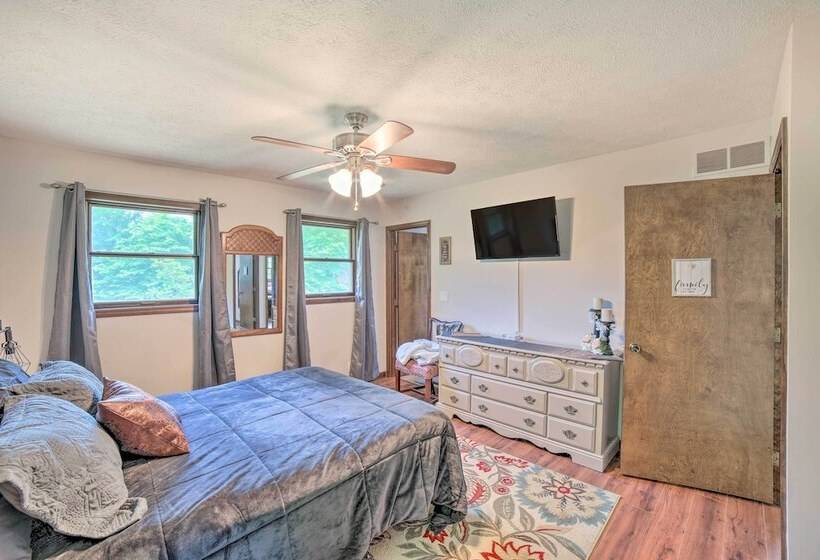 Indiana Countryside Retreat On 37 Acre Land!