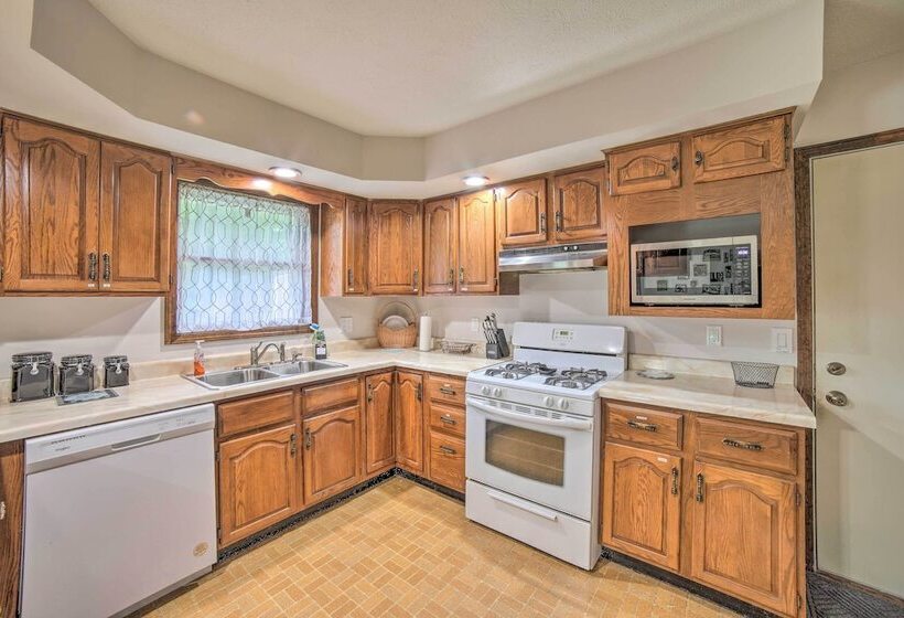 Indiana Countryside Retreat On 37 Acre Land!