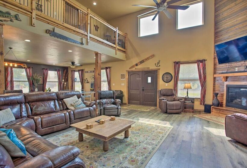 Kingston Home W/ Pickleball: Steps To Lake Texoma!