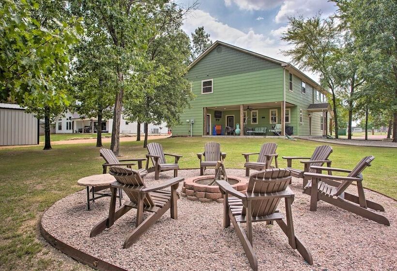 Kingston Home W/ Pickleball: Steps To Lake Texoma!