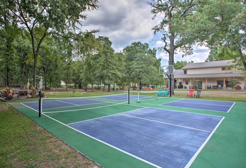 Kingston Home W/ Pickleball: Steps To Lake Texoma!