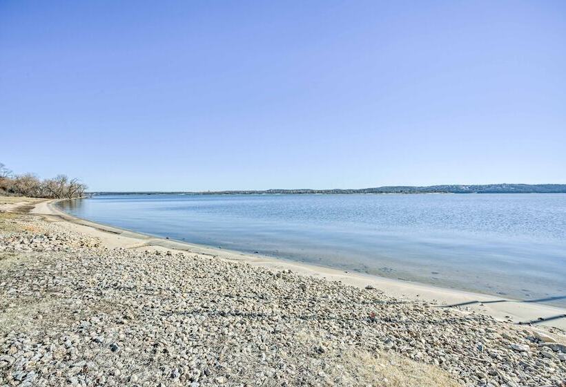 Kingston Home W/ Pickleball: Steps To Lake Texoma!