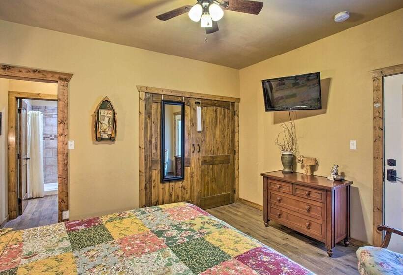 Kingston Home W/ Pickleball: Steps To Lake Texoma!