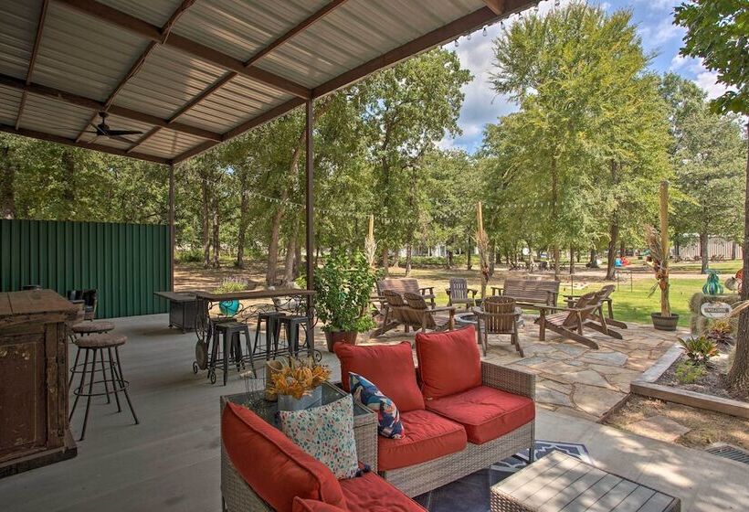 Kingston Home W/ Pickleball: Steps To Lake Texoma!