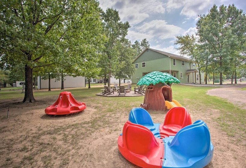 Kingston Home W/ Pickleball: Steps To Lake Texoma!