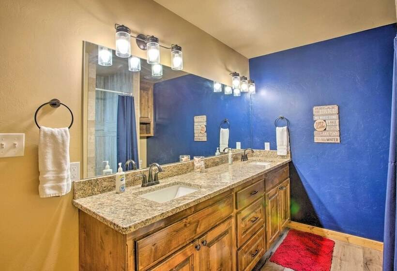 Kingston Home W/ Pickleball: Steps To Lake Texoma!