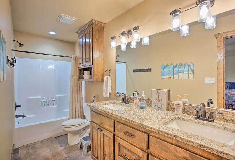 Kingston Home W/ Pickleball: Steps To Lake Texoma!