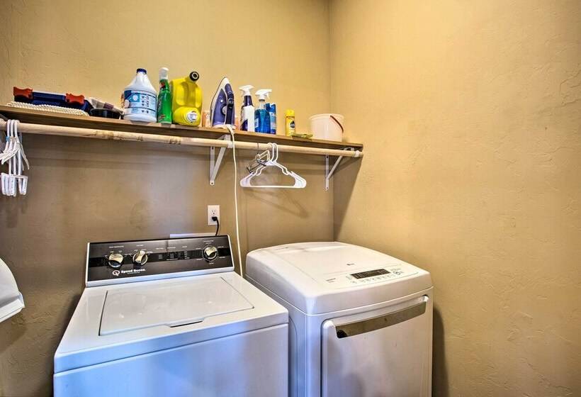 Kingston Home W/ Pickleball: Steps To Lake Texoma!